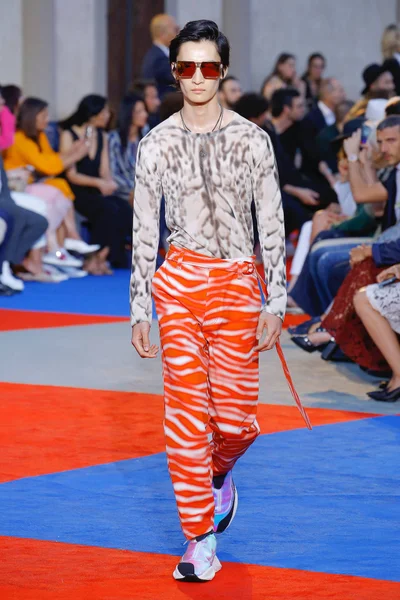Look 17